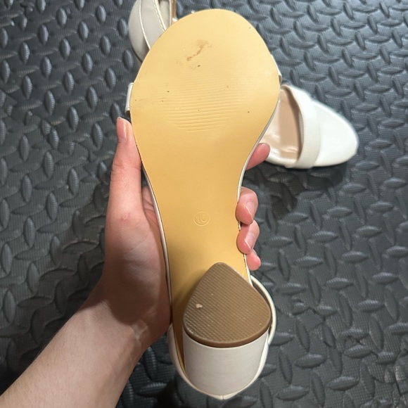 Lulus Block Heel Sandals Womens Sz 10 Open Toe Ankle Strap Faux Leather White - Picture 3 of 7